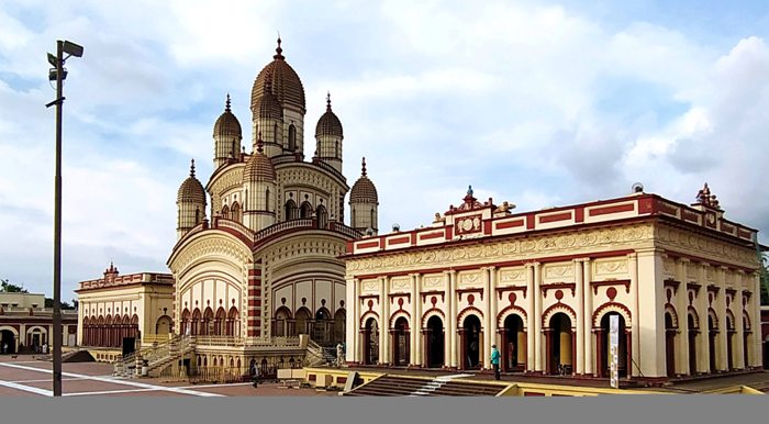 DAKSHINESWAR KALI TEMPLE: A PILGRIMAGE OF PEACE AND DEVOTION